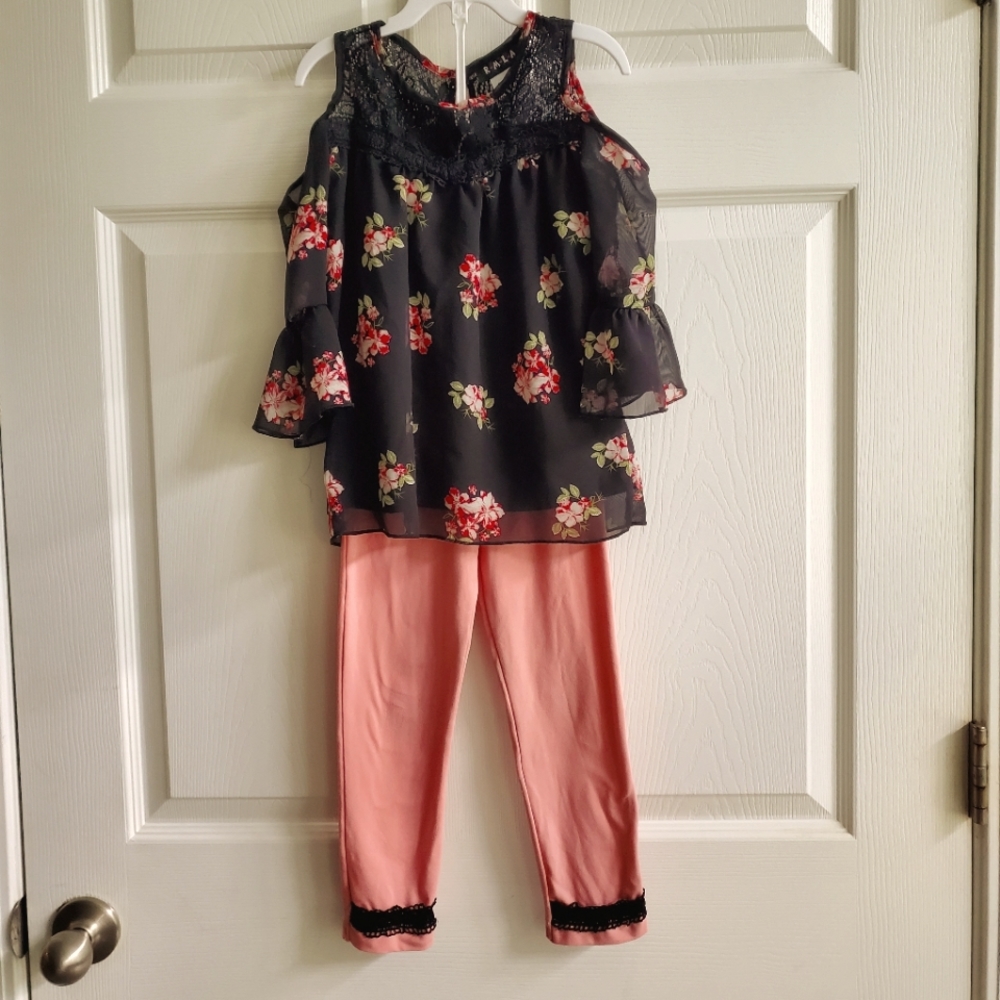 Black flowered cold shoulder top with matching pants | Size 5